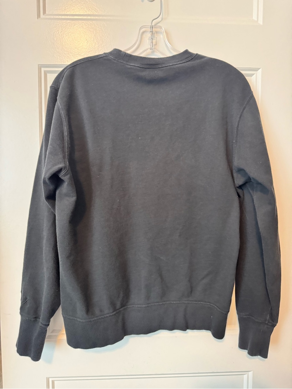 Uniqlo UT KAWS x Peanuts Snoopy Skateboard Crewneck Sweatshirt SM Black UNISEX - Picture 8 of 8